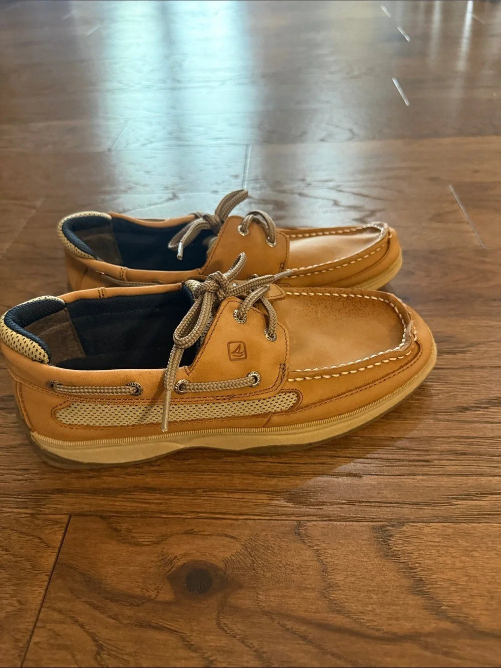 Sperry Men’s Tan Leather Boat Shoes with Contrast Stitching